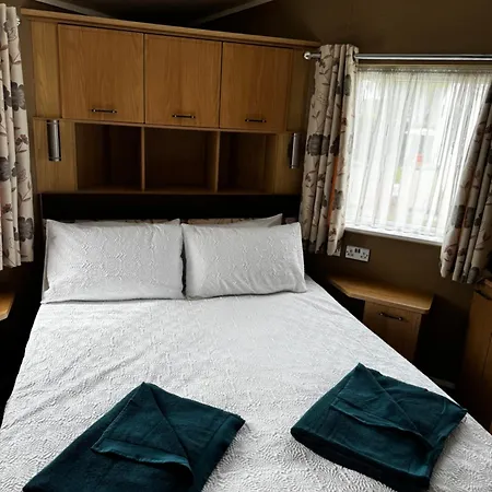 דירה 12 Field Views - 2 Bedrooms 2 Bathrooms - 1 Shower - 1 Bath No Sign Written Vans