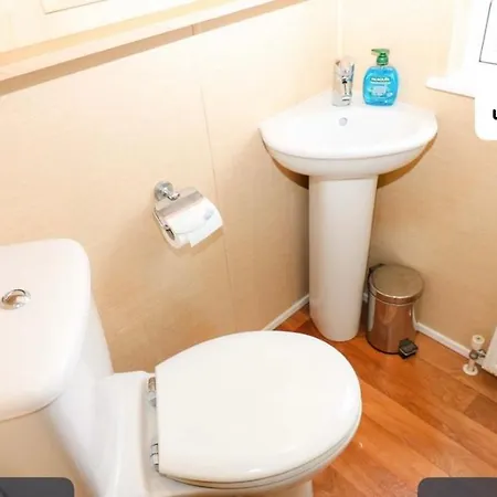 דירה 12 Field Views - 2 Bedrooms 2 Bathrooms - 1 Shower - 1 Bath No Sign Written Vans *