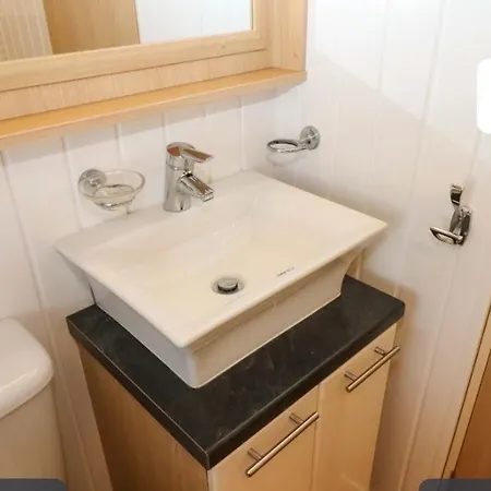 12 Field Views - 2 Bedrooms 2 Bathrooms - 1 Shower - 1 Bath No Sign Written Vans *